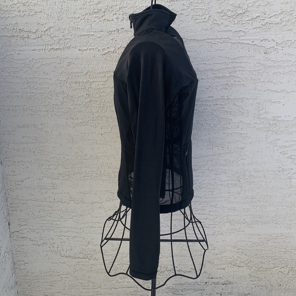 Lululemon Mesh Define Jacket - Picture 6 of 15